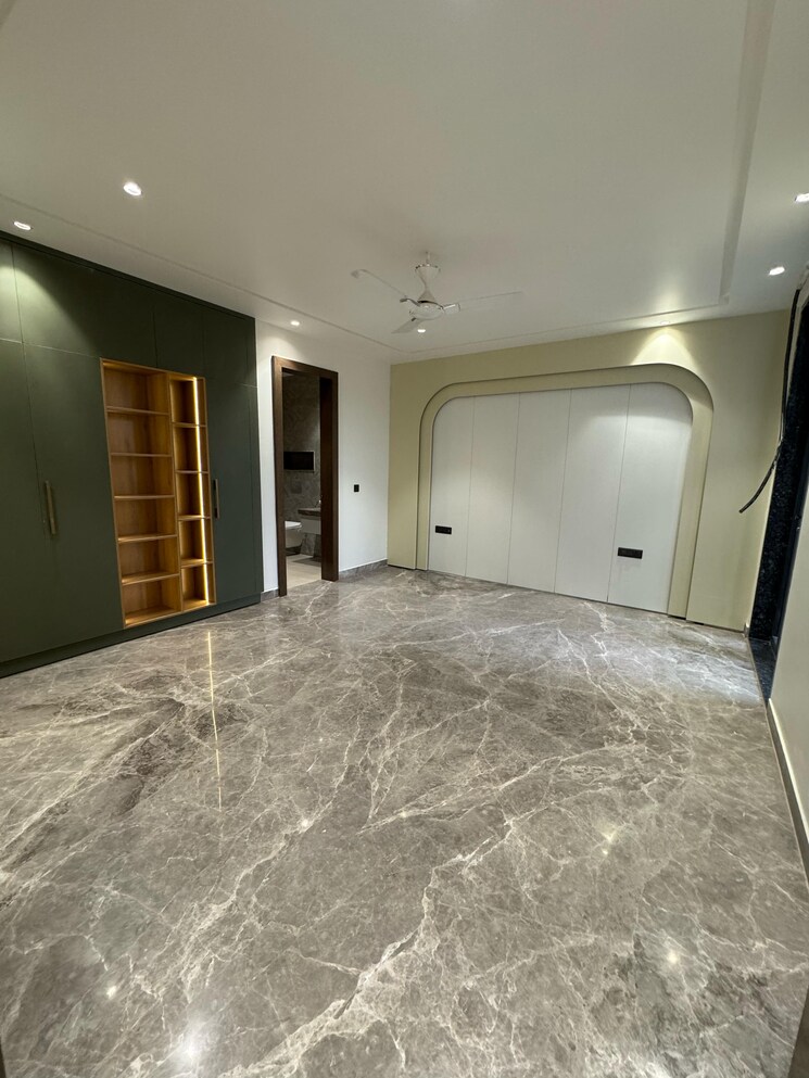 Room, sector 48 4 Bedroom 4518 Sq.Ft. Builder Floor In Sector 48 Gurgaon 9731279