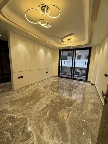 Room in 4 BHK Builder Floor at Sector 48 – for Sale