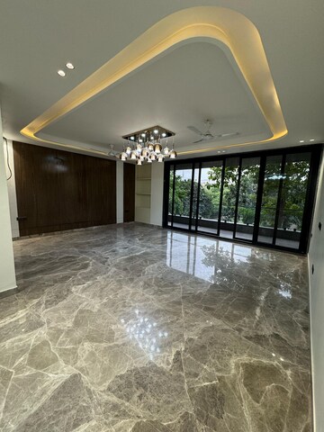 Room in 4 BHK Builder Floor at Sector 48 – for Sale