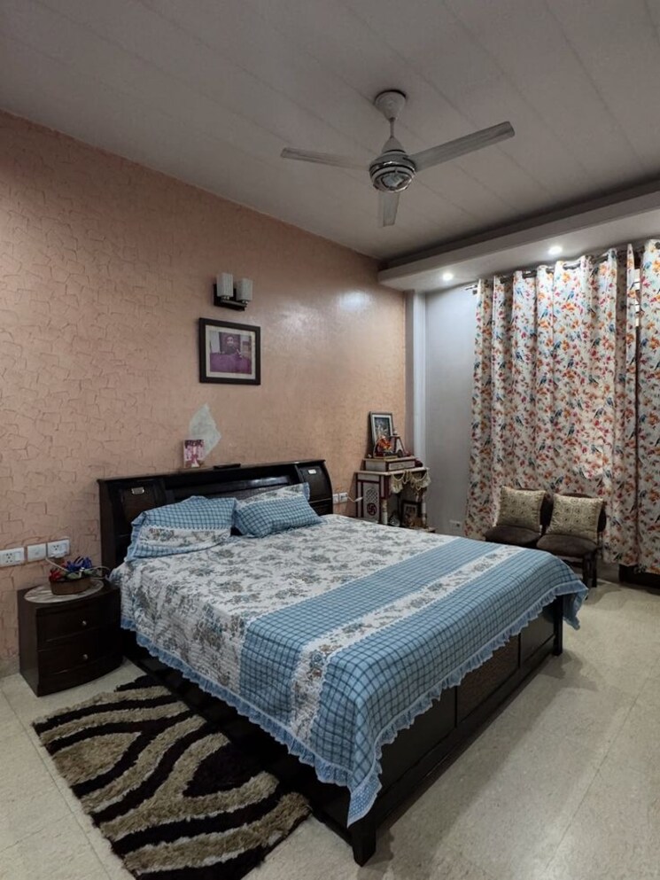 Room, vineet khand Pg For Girls In Vineet Khand 9731294