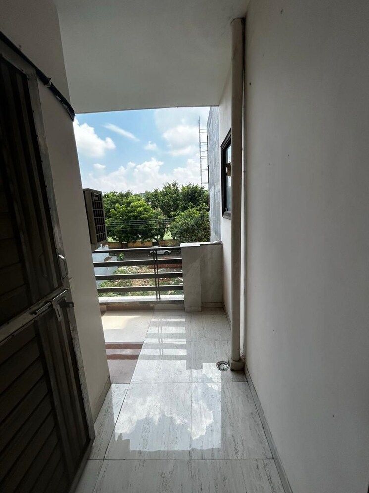 Balcony, royal-residency-gurgaon Studio 250 Sq.Ft. Builder Floor In Sector 45 Gurgaon 9731303