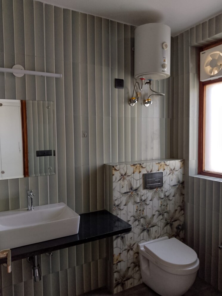 Bathroom, unitech-south-city-1 1 RK 180 Sq.Ft. Builder Floor In South City 1 Gurgaon 9731324