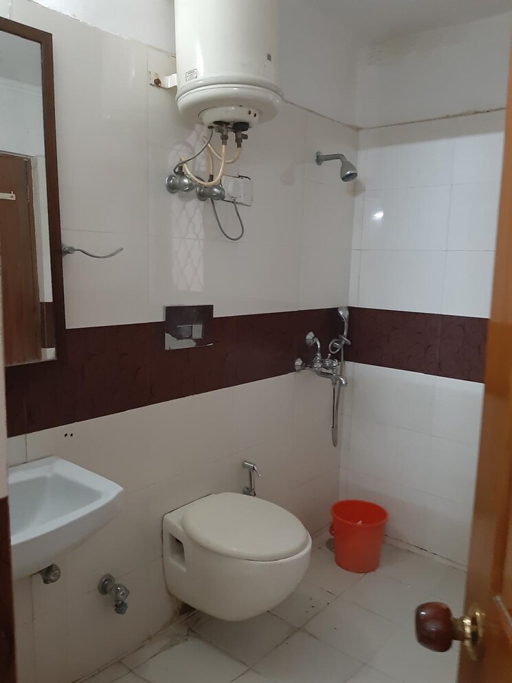 Master Bedroom, ardee-mall 2 Bedroom 1300 Sq.Ft. Builder Floor In Sector 52 Gurgaon 9731348