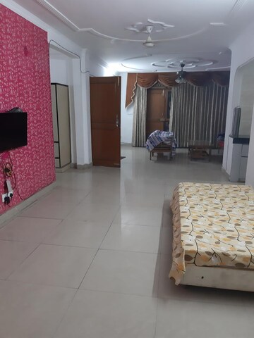 Living Room in 2 BHK Builder Floor at Ardee Mall, Sector 52 – for Rent