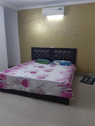 Bedroom in 2 BHK Builder Floor at Ardee Mall, Sector 52 – for Rent