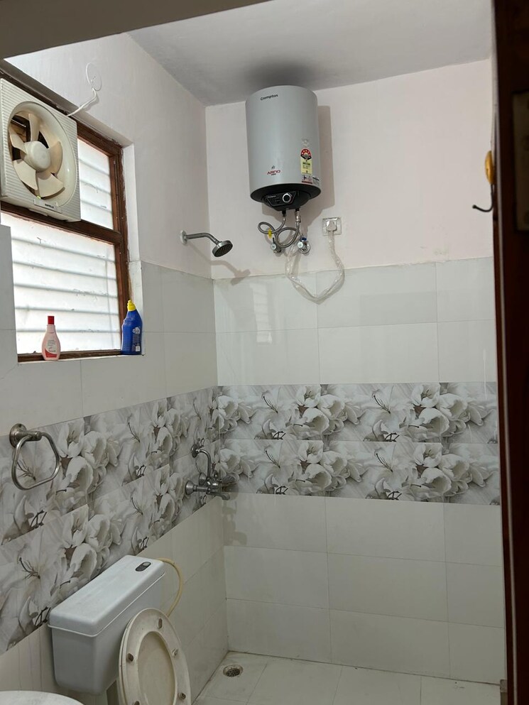 Bathroom, sector 47 2 Bedroom 1440 Sq.Ft. Builder Floor In Sector 47 Gurgaon 9731364