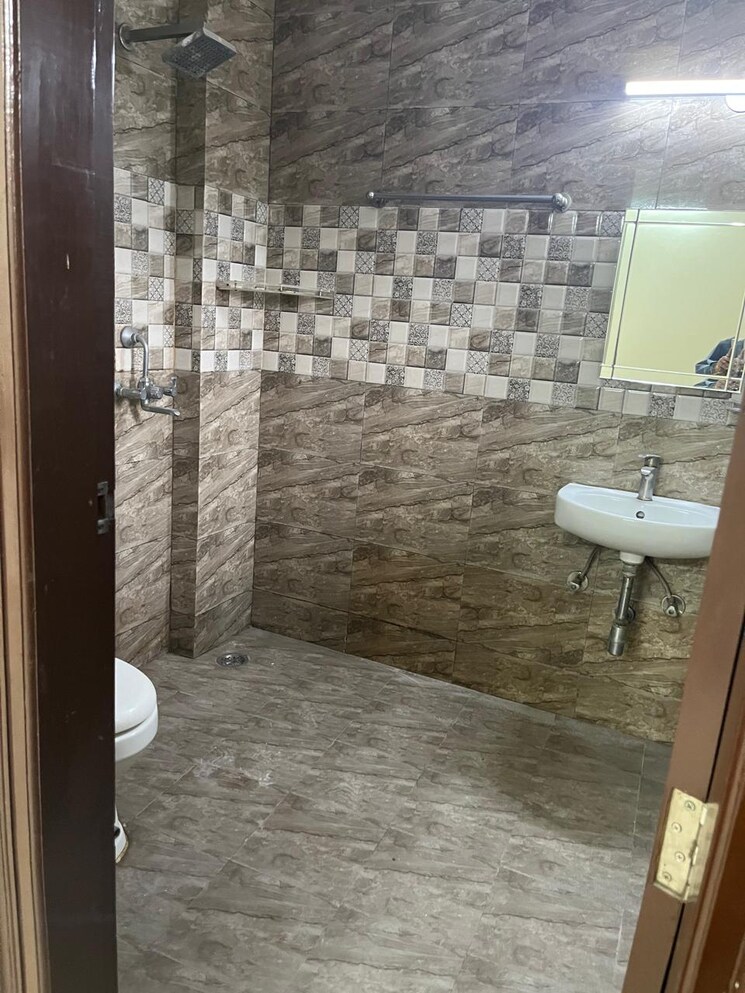 Bathroom, sector 47 2 Bedroom 1440 Sq.Ft. Builder Floor In Sector 47 Gurgaon 9731364