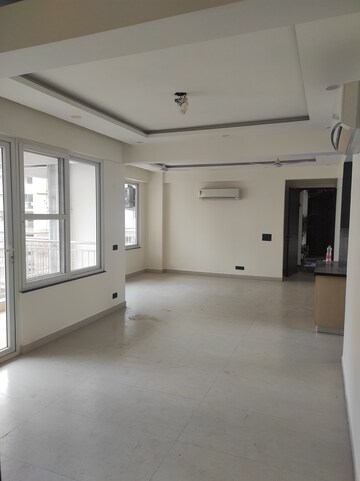 Furnished Amenities in 3.5 BHK Apartment at Sector 52 – for Rent