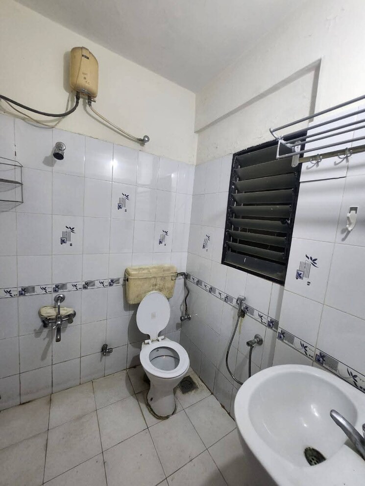 Bathroom, sanjay park 1 RK 500 Sq.Ft. Apartment In Sanjay Park Pune 9731471