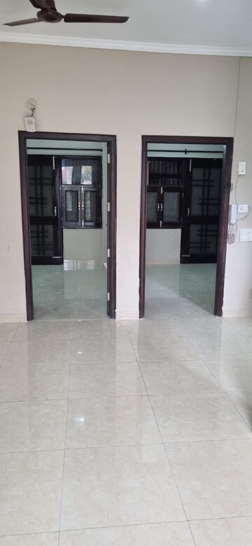 Room in 2 BHK Apartment at RWA Apartments Sector 12, Sector 12 – for Rent