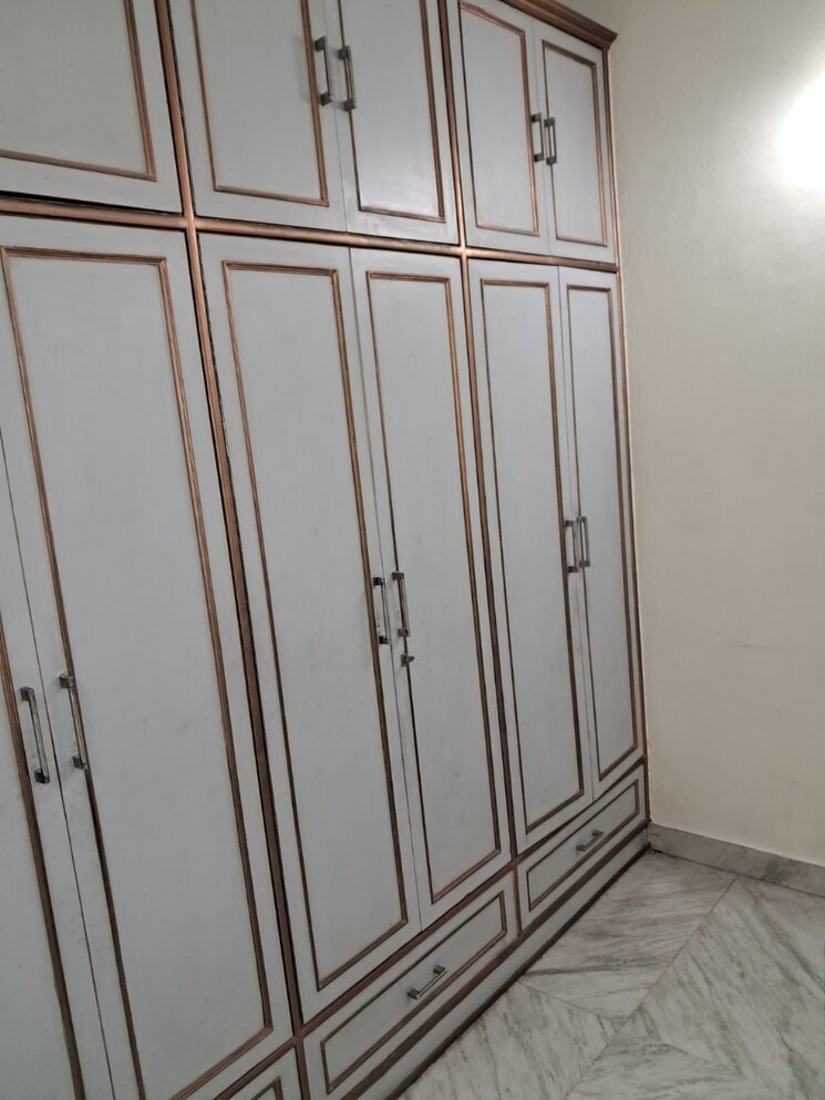 Room, sector 4 4 Bedroom 160 Sq.Yd. Independent House In Sector 4 Gurgaon 9731510