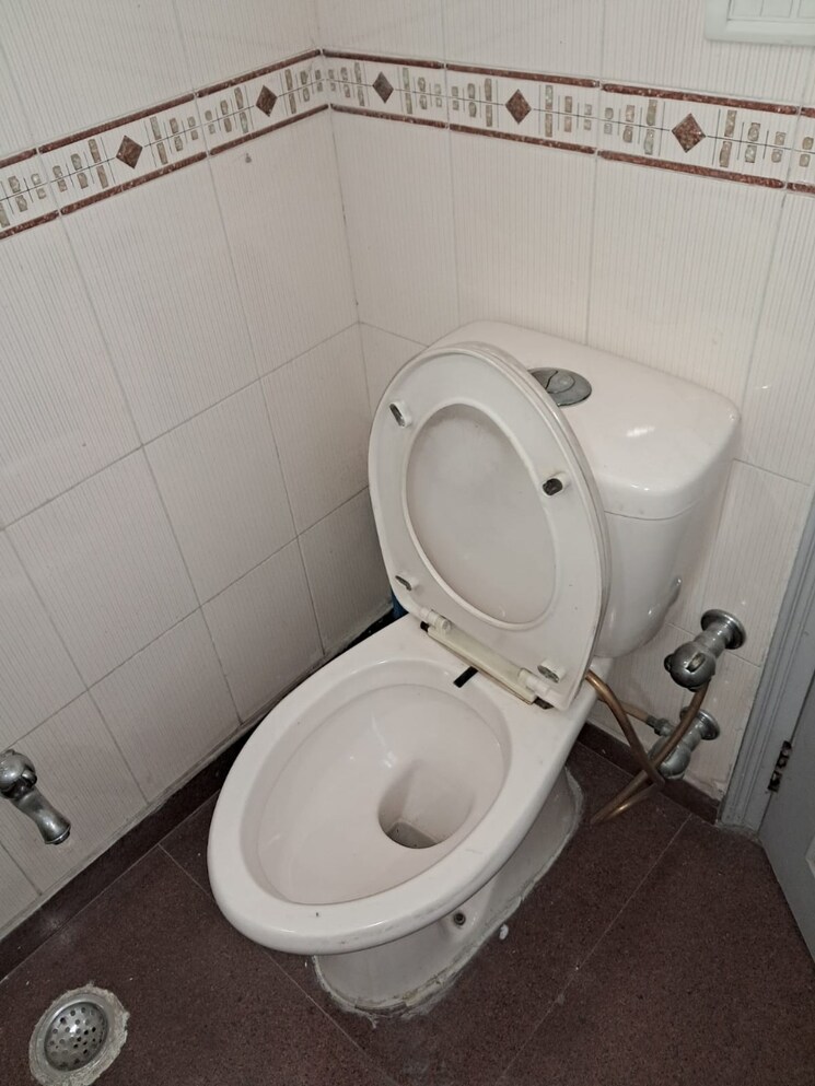 Bathroom, sector 4 4 Bedroom 160 Sq.Yd. Independent House In Sector 4 Gurgaon 9731510