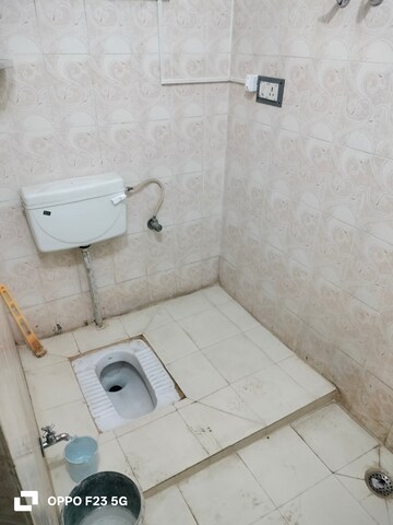 Master Bedroom in 2 BHK Builder Floor at Gomti Nagar – for Rent