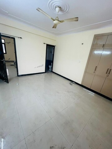 Room in 3 BHK Apartment at Sector 21d – for Rent