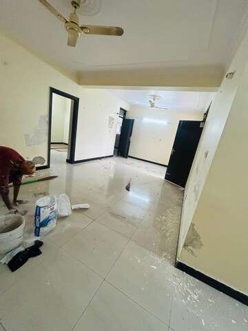 Team Area in 3 BHK Apartment at Sector 21d – for Rent