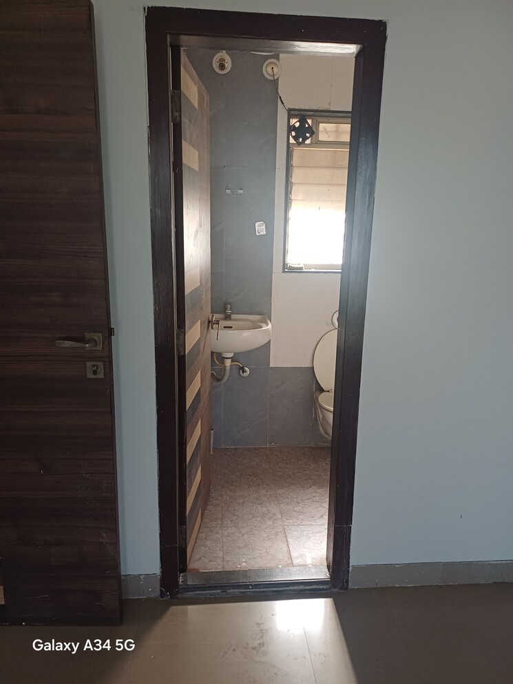 Attached Bathroom, kopar khairane 2 Bedroom 800 Sq.Ft. Apartment In Kopar Khairane Navi Mumbai 9731571