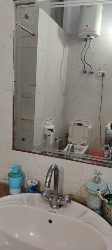 Master Bedroom in 3 BHK Builder Floor at Kalkaji – for Rent