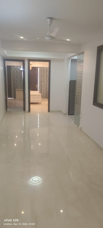 Room in 3 BHK Builder Floor at Greater Kailash I – for Rent