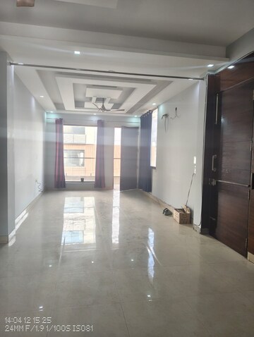 Building Lobby in 3 BHK Builder Floor at Sector 40 – for Rent