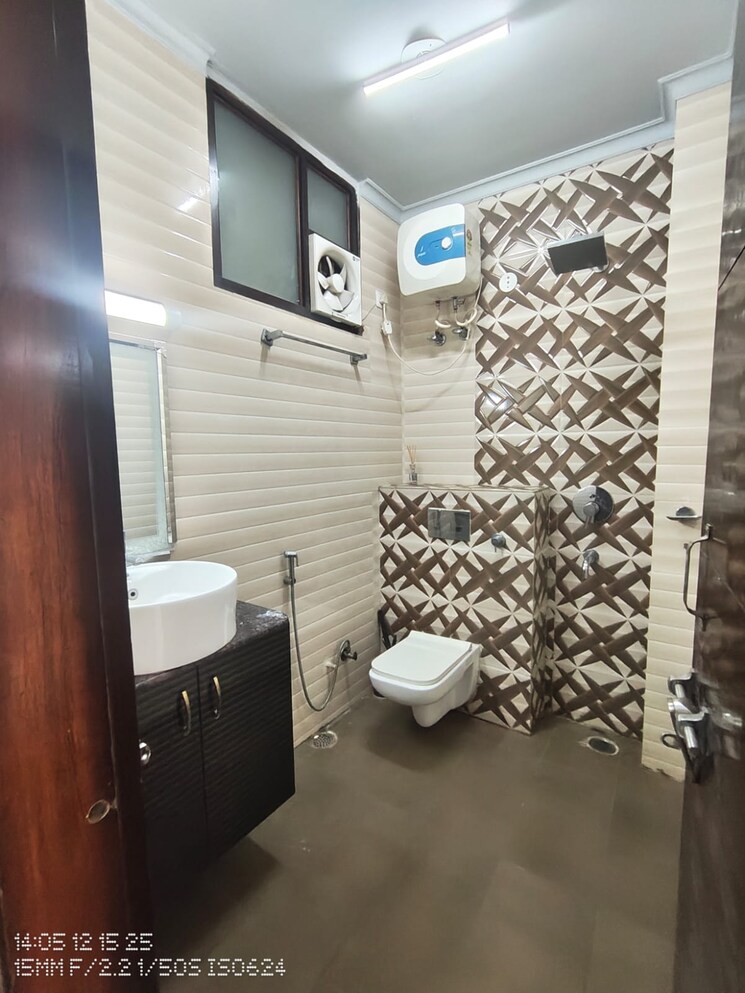 Bathroom, sector 40 3 Bedroom 2200 Sq.Ft. Builder Floor In Sector 40 Gurgaon 9731611
