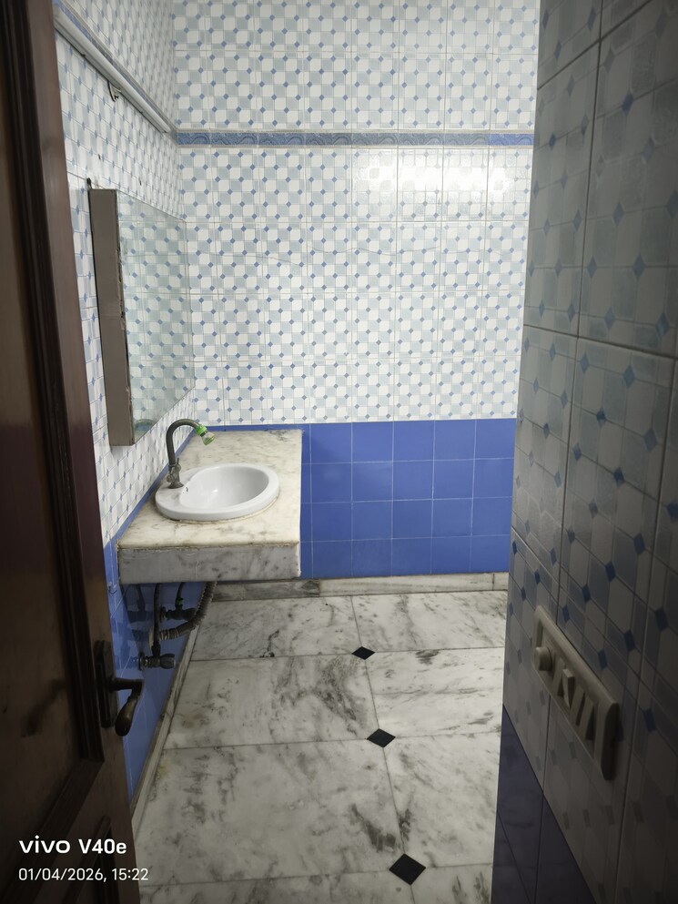 Bathroom, rwa-apartments-sector-39 2 Bedroom 162 Sq.Mt. Apartment In Sector 39 Noida 9731623