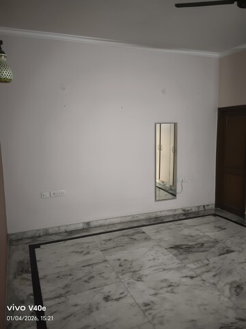 Room in 2 BHK Apartment at RWA Apartments Sector 39, Sector 39 – for Rent