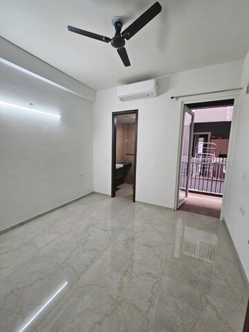 Room in 2 BHK Apartment at Smart World Orchard, Sector 61 – for Sale