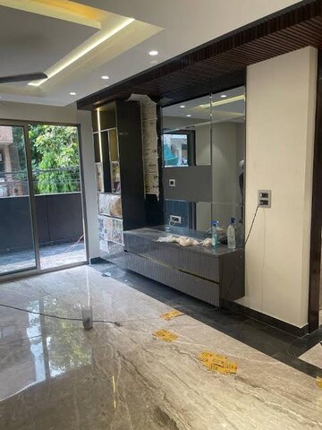 Room in 3.5 BHK Builder Floor at SS Almeria, Sector 84 – for Sale