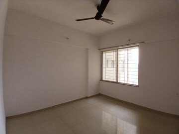 Room in 2 BHK Apartment at Gera Parkview I, Kharadi – for Sale