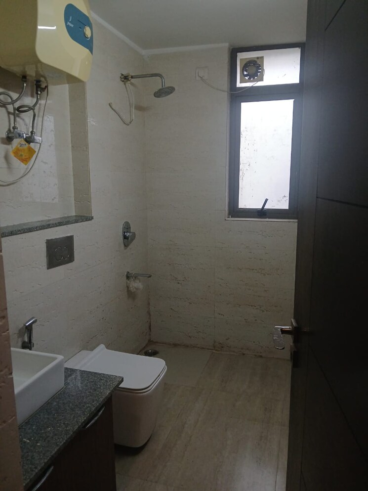 Bathroom, unitech-the-residences-sector-33 3 Bedroom 1800 Sq.Ft. Builder Floor In Sector 33 Gurgaon 9731703