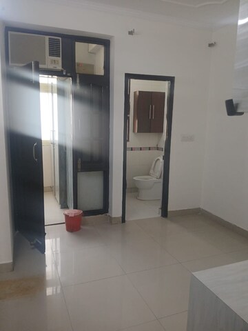 Bathroom in 3 BHK Builder Floor at Unitech The Residences Sector 33, Sector 33 – for Rent