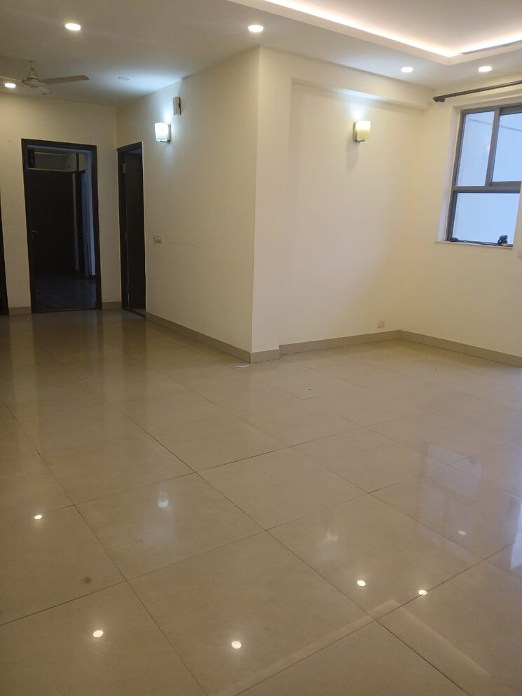 Room, unitech-the-residences-sector-33 3 Bedroom 1800 Sq.Ft. Builder Floor In Sector 33 Gurgaon 9731703