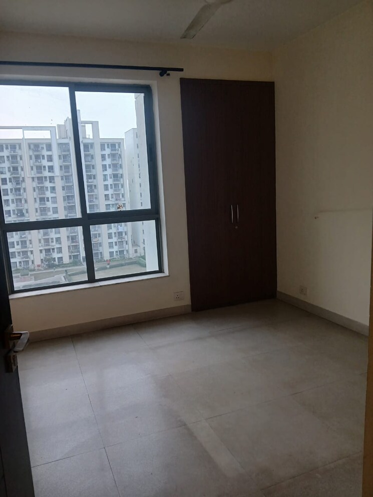 Room, unitech-the-residences-sector-33 3 Bedroom 1800 Sq.Ft. Builder Floor In Sector 33 Gurgaon 9731703