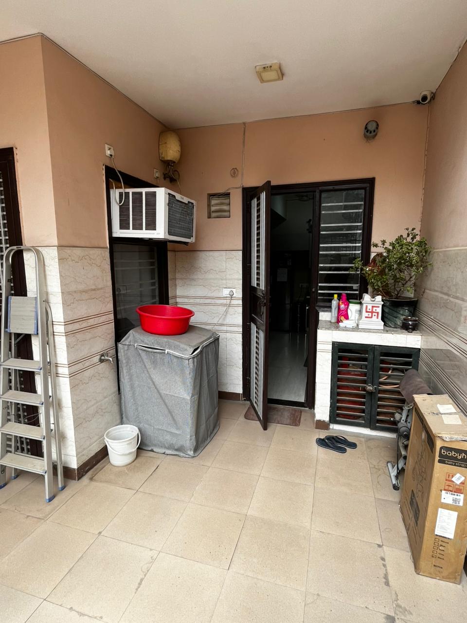  Parking, sushant lok iii 3 Bedroom 263 Sq.Yd. Builder Floor In Sushant Lok Iii Gurgaon 9731706