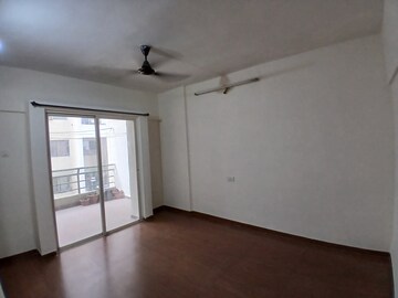 Room in 2 BHK Apartment at Jalan Aura County Pune, Wagholi – for Rent