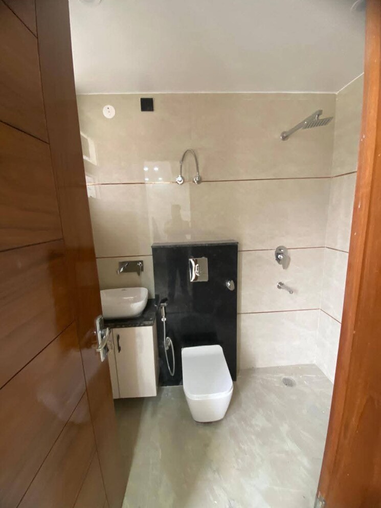 Bathroom, chattarpur 2 Bedroom 850 Sq.Ft. Builder Floor In Chattarpur Delhi 9731790