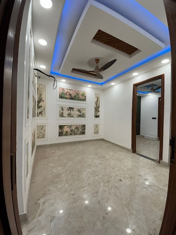 Room in 3 BHK Builder Floor at Govindpuri – for Sale