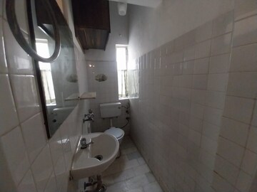 Bathroom in 1 BHK Builder Floor at Malviya Nagar – for Rent