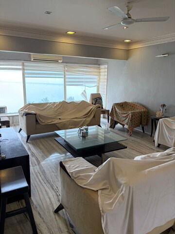 Team Area in 4 BHK Apartment at Maker Tower, Cuffe Parade – for Rent