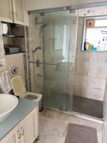 Bathroom in 4 BHK Apartment at Maker Tower, Cuffe Parade – for Rent