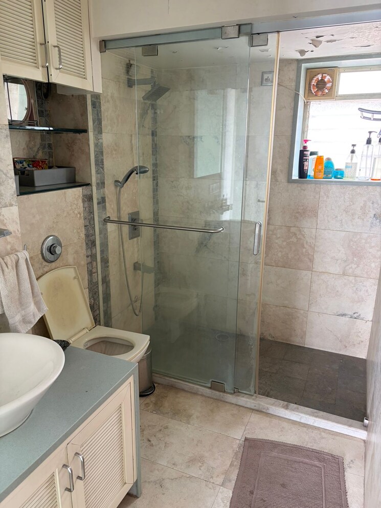 Bathroom, maker-tower 4 Bedroom 2100 Sq.Ft. Apartment In Cuffe Parade Mumbai 9731935