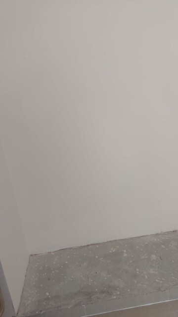 Room in 4 BHK Apartment at Amrapali Crystal Homes, Sector 76 – for Rent