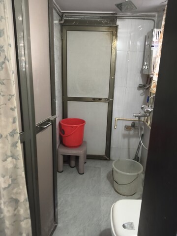 Bathroom in 1 BHK Apartment at Vile Parle West – for Rent