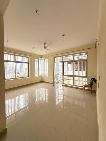 Room in 3.5 BHK Apartment at Rishita Mulberry Heights, Sushant Golf City – for Rent