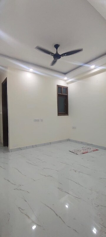 Room in 1 BHK Builder Floor at Chattarpur – for Rent