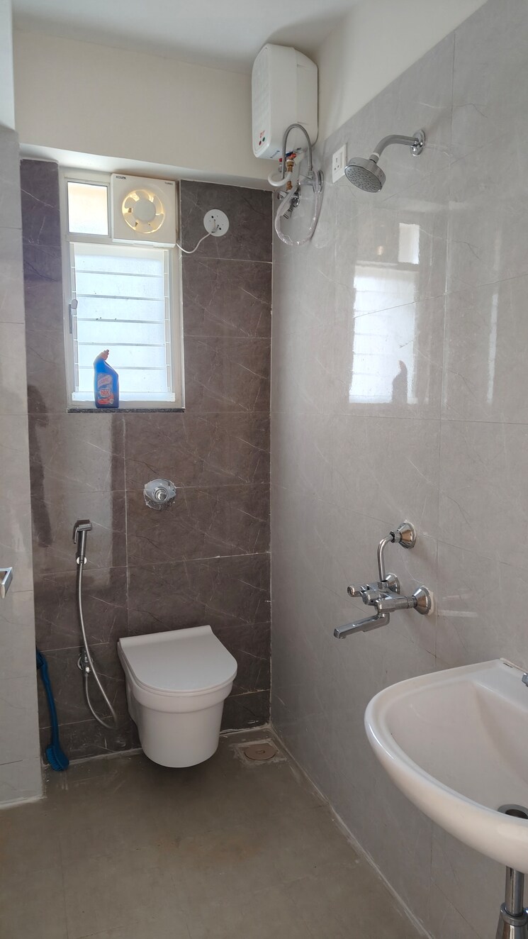Bathroom, amanora-adreno-towers 1 Bedroom 640 Sq.Ft. Apartment In Hadapsar Pune 9732094