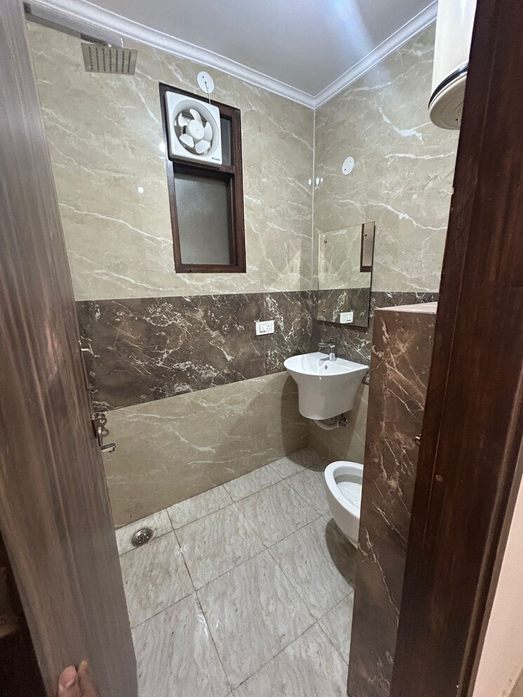 Bathroom, chattarpur 2 Bedroom 850 Sq.Ft. Builder Floor In Chattarpur Delhi 9732120