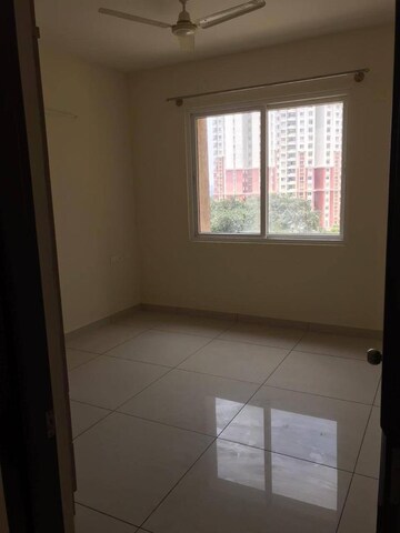 Room in 2 BHK Apartment at Prestige Lakeside Habitat, Varthur – for Rent