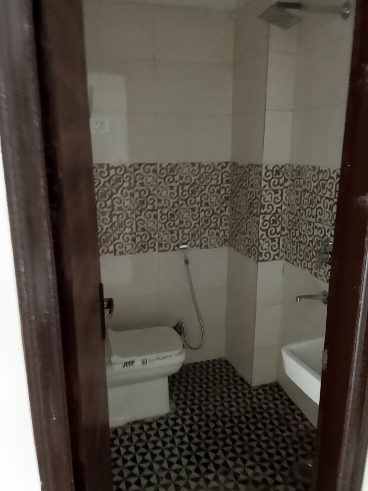 Bathroom, adarsh nagar 2 Bedroom 950 Sq.Ft. Builder Floor In Adarsh Nagar Delhi 9732147