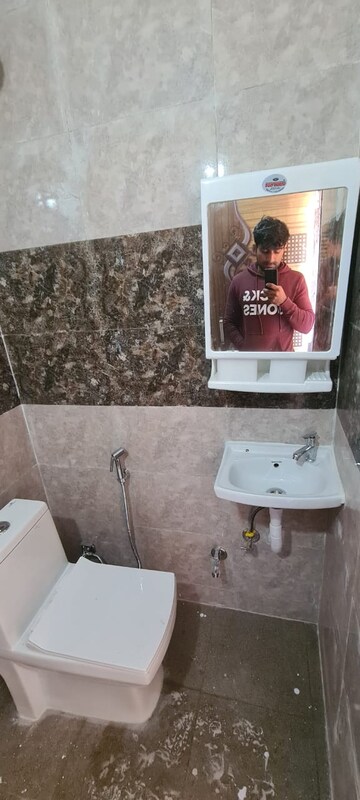 Furnished Amenities in 1 RK Builder Floor at Chattarpur – for Rent